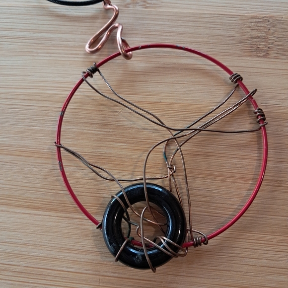 Artistic Red and Black Necklace with Bold Design - Picture 2 of 7